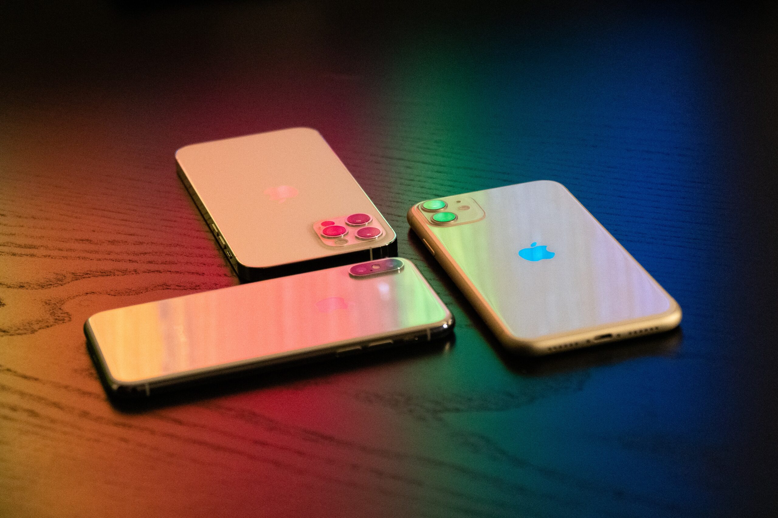 3台並んだiPhoneの歴代シリーズ